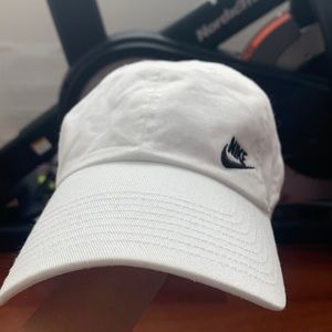 White nike hat